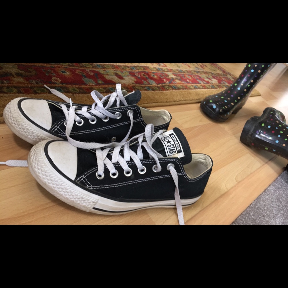 Converses - Picture 2 of 2